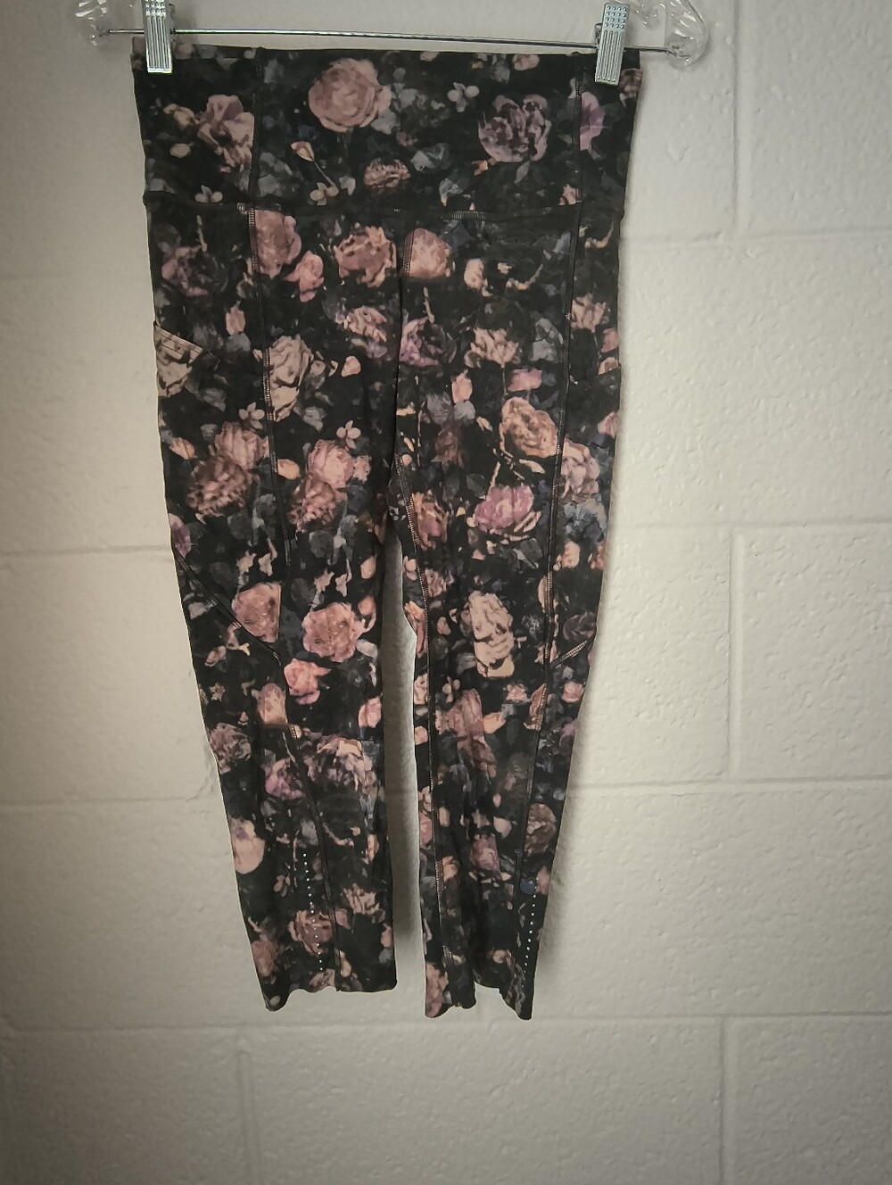 lululemon Floral Capri Leggings - Size 6